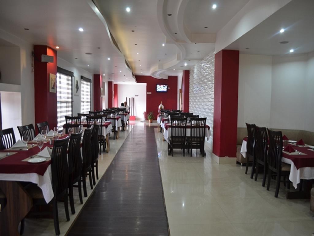 Hotel Rajdhani Regency グワーハーティー エクステリア 写真