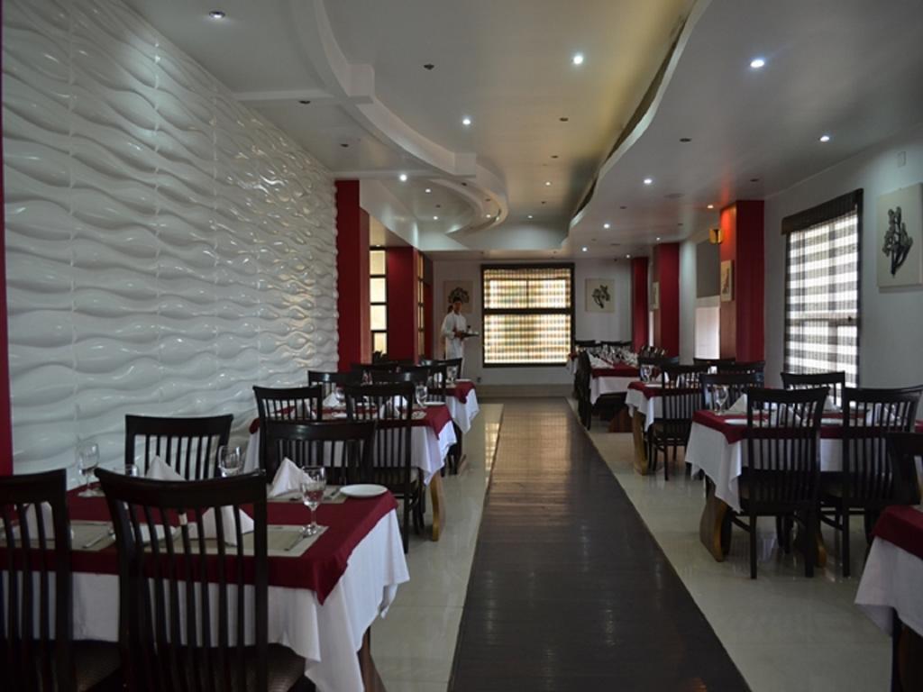 Hotel Rajdhani Regency グワーハーティー エクステリア 写真