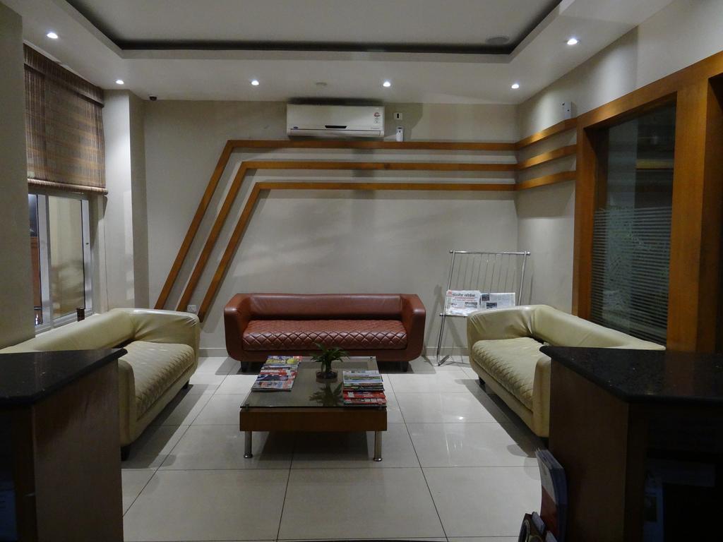 Hotel Rajdhani Regency グワーハーティー エクステリア 写真