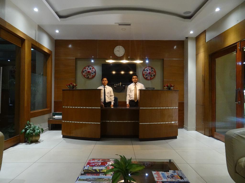 Hotel Rajdhani Regency グワーハーティー エクステリア 写真
